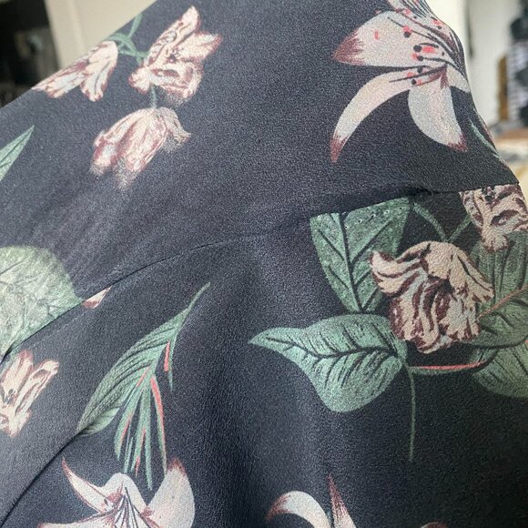 FRANK +OAK 100% Silk Dark Floral Long Sleeves Pj Style Button Front Top Sz M - Picture 8 of 8
